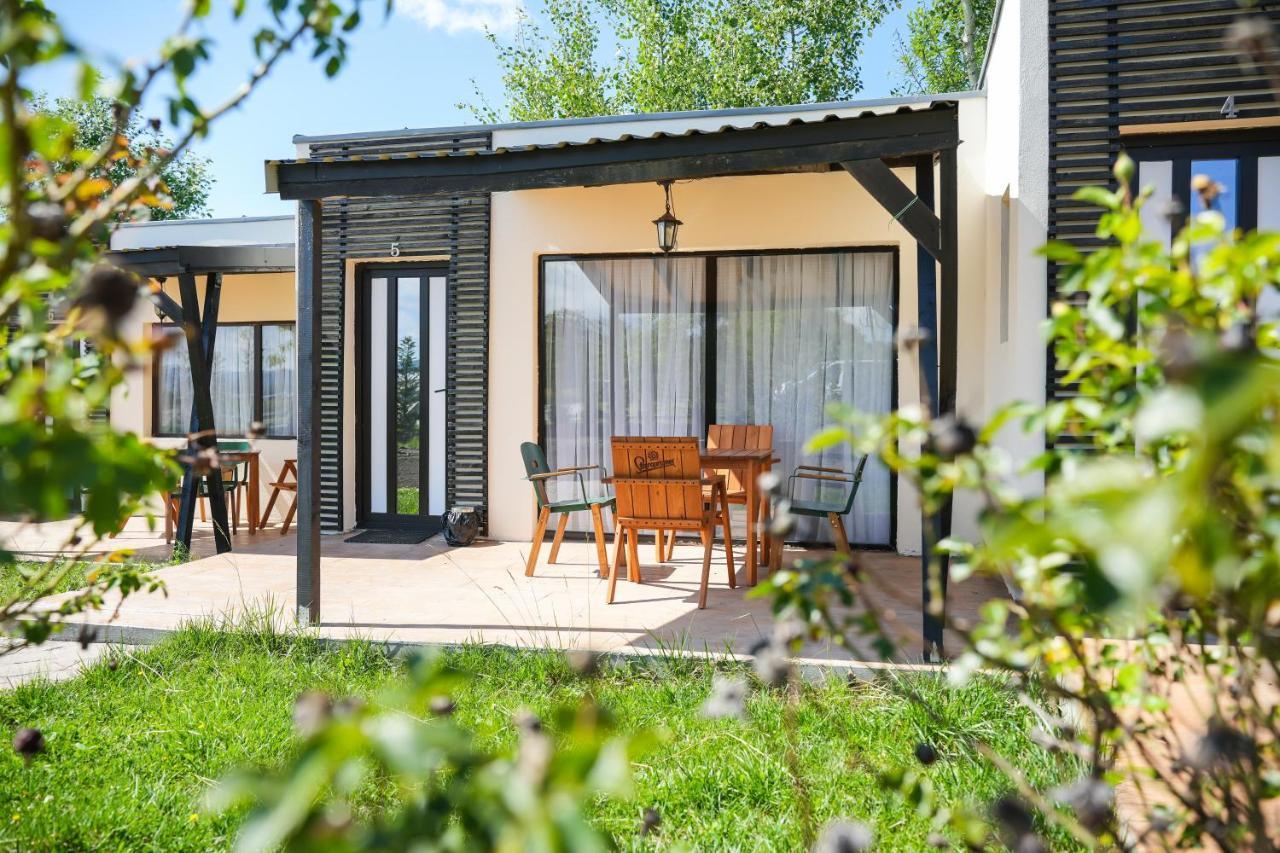 Bungalowuri "Doi Cocosi " Villa Horezu Exterior photo